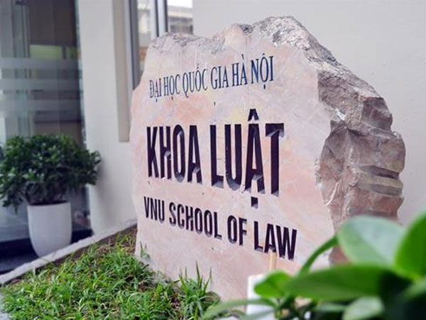 Giám đốc ĐH QGHN nói gì về vụ sinh viên Khoa Luật tố giảng viên?