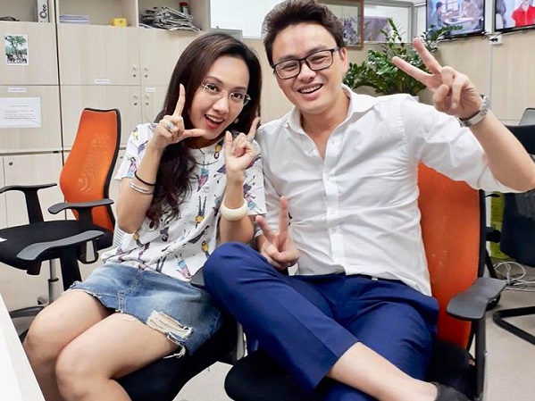 BTV Hoài Anh 'dìm hàng' BTV Hữu Bằng nhân kỷ niệm 4 năm lên sóng Thời sự 19h