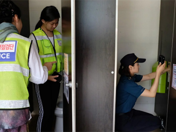 Cô gái Hàn Quốc lĩnh án tù vì chụp lén nam người mẫu khỏa thân