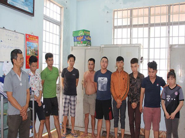 Quán cà phê 'núp bóng' bán ma túy và đánh bạc