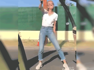 Sự thật về clip cô gái bất ngờ bị ôtô đâm khi nhảy 'lao ra khỏi xe'