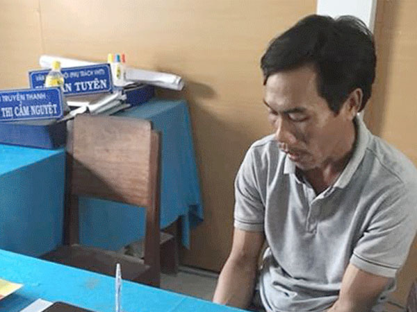 Bến Tre: Vợ đi làm công nhân, chồng ở nhà dụ dỗ xâm hại nhiều lần con gái riêng 13 tuổi của vợ