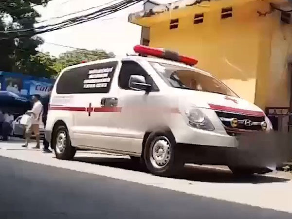 Clip: Người thân bệnh nhân ung thư giai đoạn cuối phải vét sạch 800.000 đồng để nộp phạt cho bảo kê vì tự ý gọi xe cứu thương bên ngoài