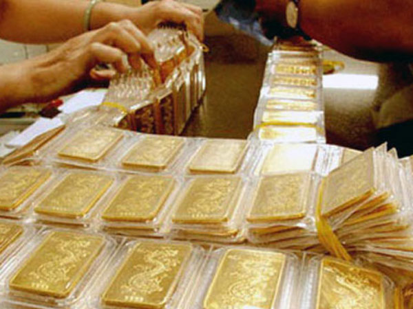 Giá vàng hôm nay 15/8: Thế giới bất ổn, vàng dò đáy 18 tháng