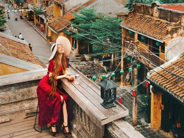 Hotgirl 'công chúa tóc mây' gốc Việt check-in Hội An, Trà Vinh với những bức ảnh đẹp đến mê hồn!