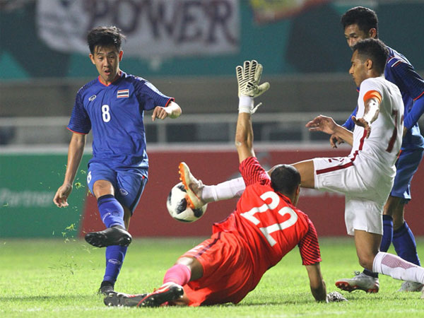 Olympic Thái Lan thoát hiểm nhờ bàn thắng ở phút 90+1