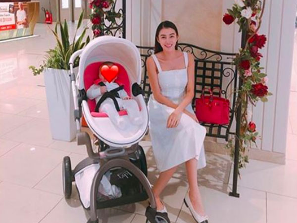 Sau tin đồn mang thai, xuất hiện hình ảnh khiến dân mạng đặt nghi vấn Lê Hà đã sinh con đầu lòng?