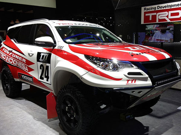 Soi chi tiết Toyota Fortuner 'độ' mạnh nhất thế giới