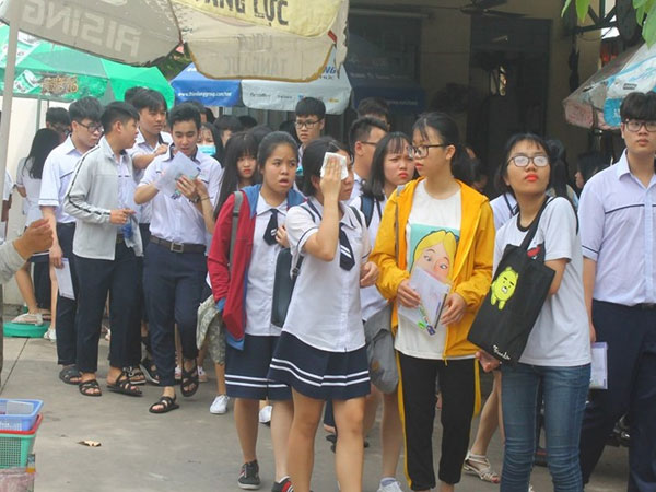 TPHCM dự kiến không thu học phí THCS: Phụ huynh lo ngại trường 'đẻ' ra khoản thu bù học phí