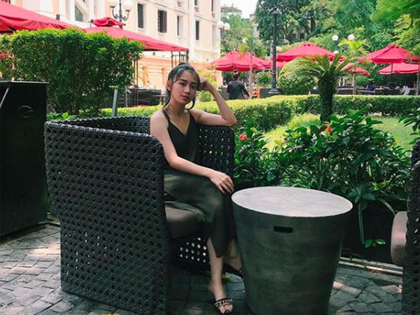 Chị gái xinh đẹp của hotgirl Lào gốc Việt bất ngờ đăng ảnh đang đi chơi tại Việt Nam
