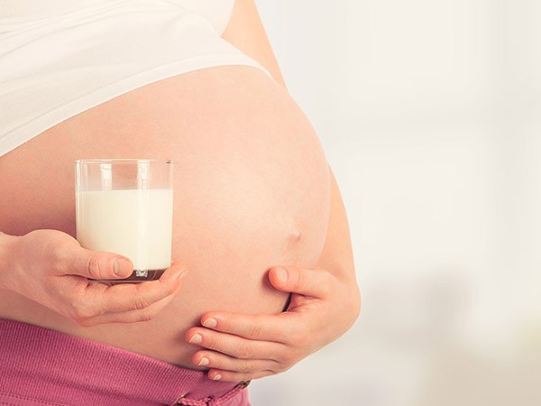 Lo cháu nội sinh vào 'tháng cô hồn', mẹ chồng bắt con dâu mổ sớm