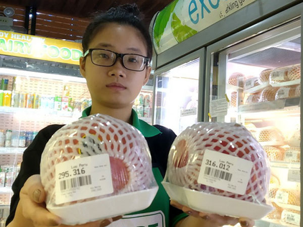 Lựu 'khổng lồ' hơn 400.000 đồng/kg vẫn bán chạy