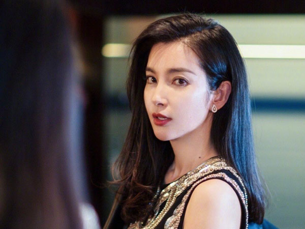 Lý Băng Băng tuổi U50: Vẫn trẻ như gái đôi mươi, bạn trai kém 16 tuổi