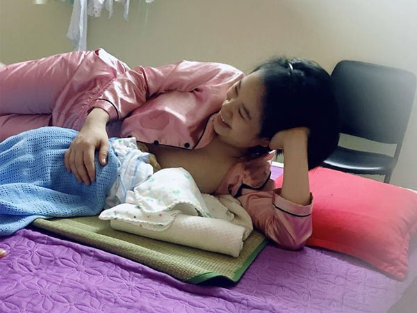 'Chiến sĩ vợ kiên cường': Chia sẻ gây bão MXH của anh chồng cùng vợ sinh con, tự tay cân tất mọi việc từ A-Z