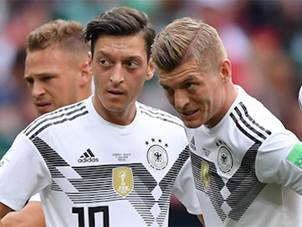 Kroos chỉ trích Oezil nói dối về lục đục tại ĐT Đức