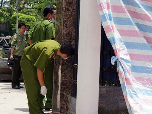 Truy bắt nghi phạm dùng búa tấn công 2 cha con thương vong