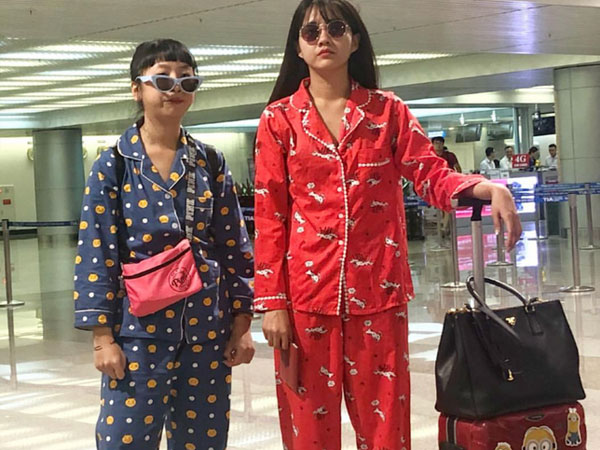 Du lịch 'bá đạo' kiểu Trang Hý & Kiều Trinh: Chụp ảnh đẹp là xưa rồi, bây giờ phải 'lầy'" mới mốt!