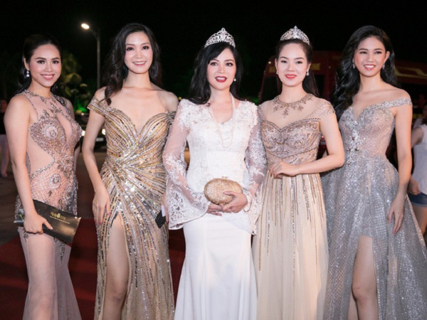 Màn đọ sắc hiếm có: Hoa hậu, Á hậu các thế hệ hội tụ trên thảm đỏ 30 năm Hoa hậu Việt Nam