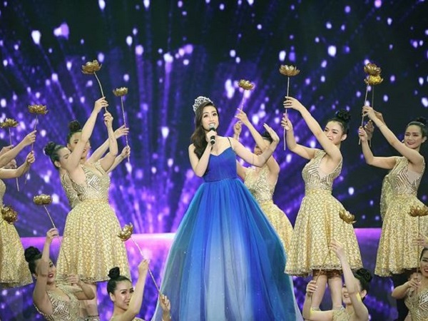 Trực tiếp Gala 30 năm Hoa hậu Việt Nam 2018: Cuộc hội tụ của các 'Nhan Sắc Hoàng Kim'