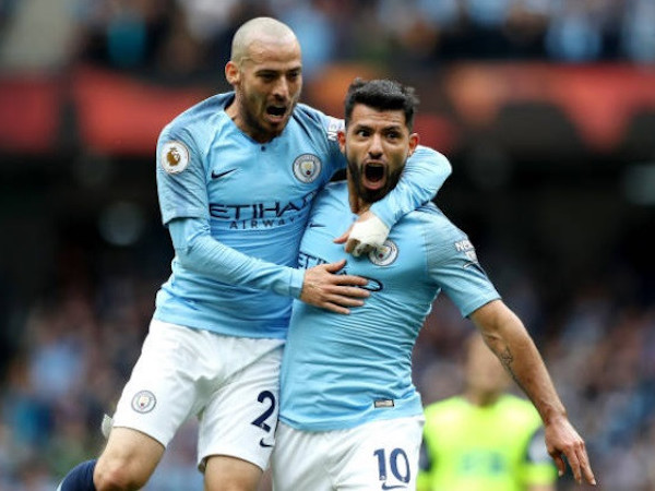 Aguero ghi hat-trick, Man City đánh tennis trước Huddersfield