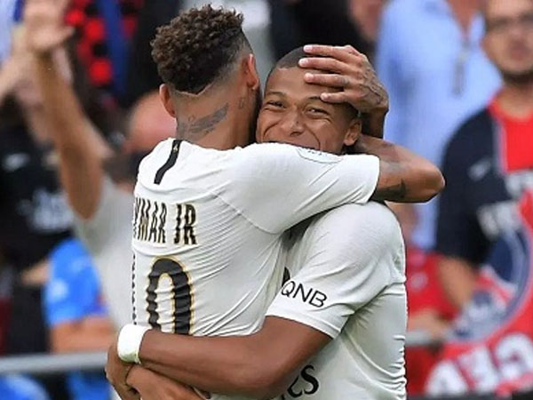 Mbappe lập cú đúp khi tái xuất tại Ligue 1