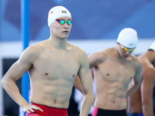Video: Sun Yang áp đảo Quý Phước tại đường bơi 200 m tự do