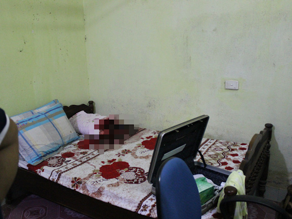 Vụ giết 2 vợ chồng giám đốc: Nghi phạm dí súng vào cằm, dùng ngón chân siết cò tự sát