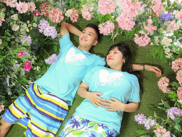 Cô gái 'siêu vòng 1' bất ngờ khoe ảnh tình tứ bên người yêu điển trai