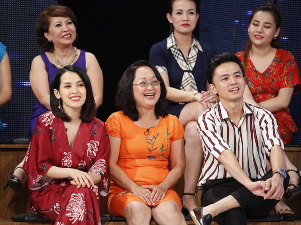 Học viện mẹ chồng tập 4: Văn Anh cay đắng nhìn 'mẹ nhà người ta' và mẹ vợ mình