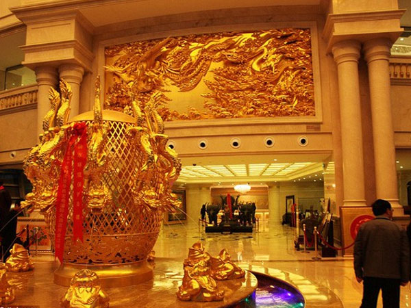 Cận cảnh ngôi làng giàu nhất Trung Quốc trước cơn bão nợ