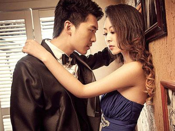 Vừa khoe ảnh bạn gái, tôi sốc khi thằng bạn rỉ tai: 'Yêu 'gái ngành’ à?'