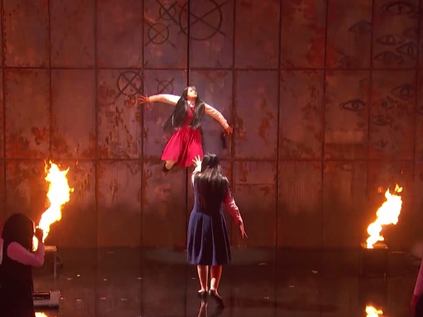 America's Got Talent: 'Ma nữ' Riana gọi chị em lên dọa Mel B nhưng cuối cùng chính bản thân lại phải chạy trốn