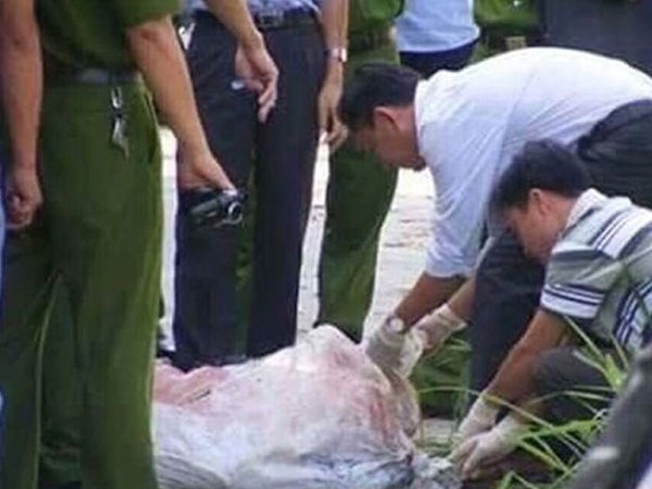 Choáng váng chiêu dùng thi thể người chết để trả thù hàng xóm