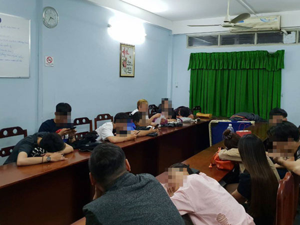 Khởi tố, bắt tạm giam 6 nam thanh, nữ tú phê ma túy 'tập thể' trong khách sạn ở Sài Gòn