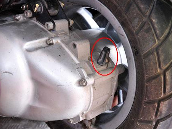 Thay nhớt hộp số xe tay ga: Thói quen bỏ quên của nhiều người
