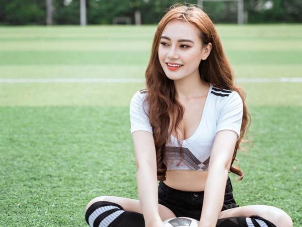 Trần Anh Thư: 9X trường Báo xinh đẹp, nấu ăn ngon và fan cuồng bóng đá