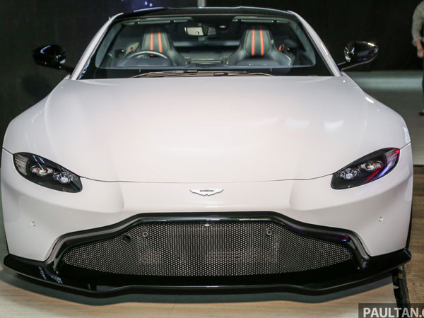 Aston Martin V8 Vantage 2018 ra mắt Đông Nam Á