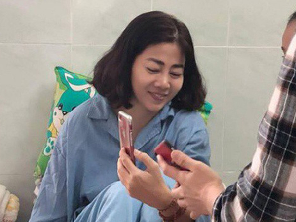 Bức xúc vì chuyện của Mai Phương: Bắt cầm phong bì để chụp hình 'làm chứng'