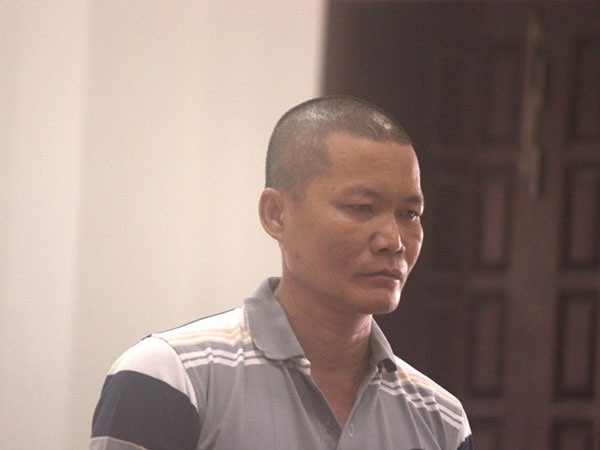 Cha thú tính xâm hại con gái đang học thi lãnh 20 năm tù