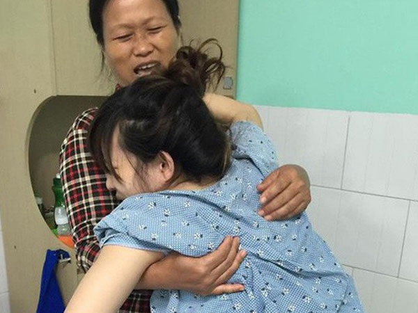 Đang đau đẻ thấu trời, người xung quanh còn nói móc ''Lúc sướng ai sướng cho', mẹ bầu nói 1 câu mà tất cả câm nín