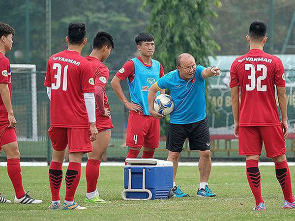 HLV Park Hang Seo không phải 'cây đũa thần', bóng đá Việt cần tự lực