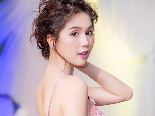 Ngọc Trinh đáp trả rất gắt khi bị nói 'ưỡn ẹo câu đại gia' và nói giọng quê mùa