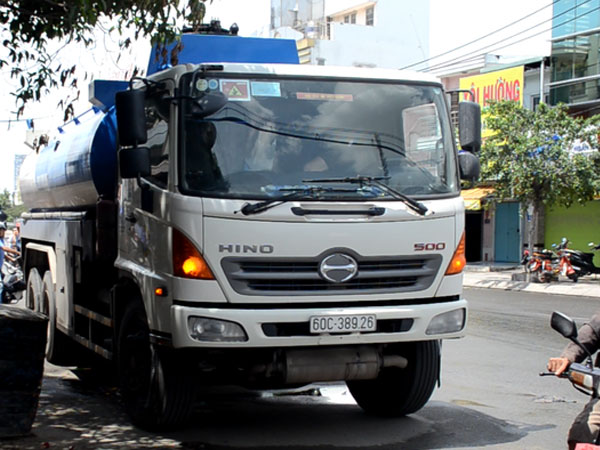 Va chạm với xe bồn, 2 học sinh ở Sài Gòn tử vong thương tâm