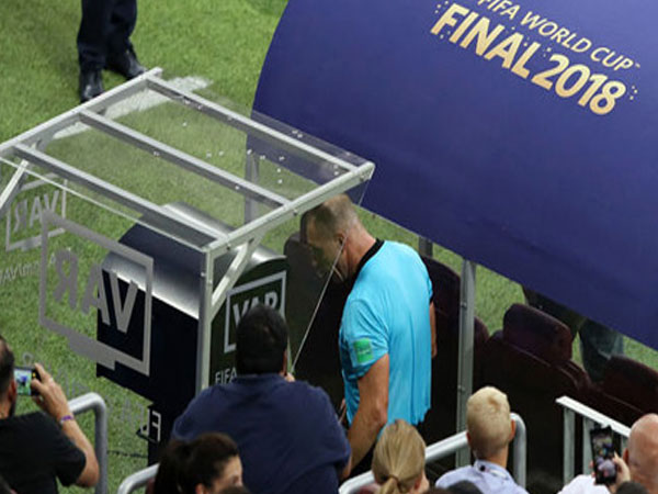 Xác định thời điểm VAR được sử dụng tại Champions League