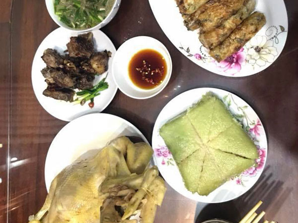 Anh chàng khoe mâm cơm như Tết, cư dân mạng chẳng khen thì thôi lại vào 'nói mát': 2 tiếng gói được bánh chưng?