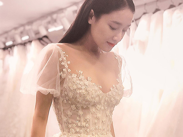 Hình ảnh đầu tiên của Nhã Phương trong trang phục váy cưới