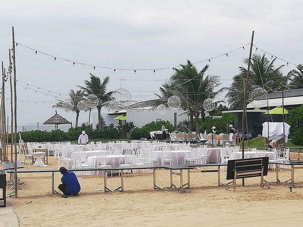 Không gian lễ đính hôn trên bờ biển của Trường Giang - Nhã Phương
