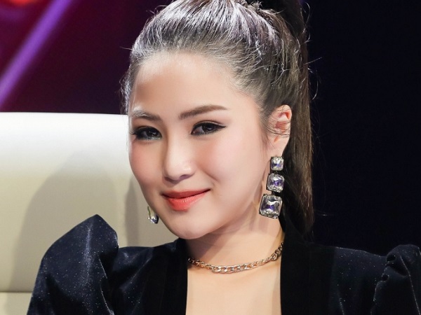 The Debut tập 12: Cùng phản biện nhà báo nhưng Hoàng Thùy Linh bị 'ném đá', Hương Tràm được khen ngợi