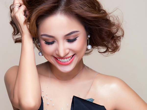 Vân Hugo nói gì khi bị tố không xếp hàng, cướp chỗ của trẻ em?