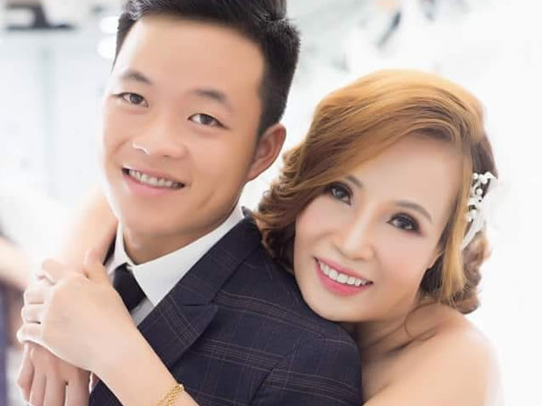 Cô dâu 61 tuổi lấy chồng 26 tuổi phân trần lý do tự nhận mình là 'cô dâu xinh đẹp nhất thế giới'